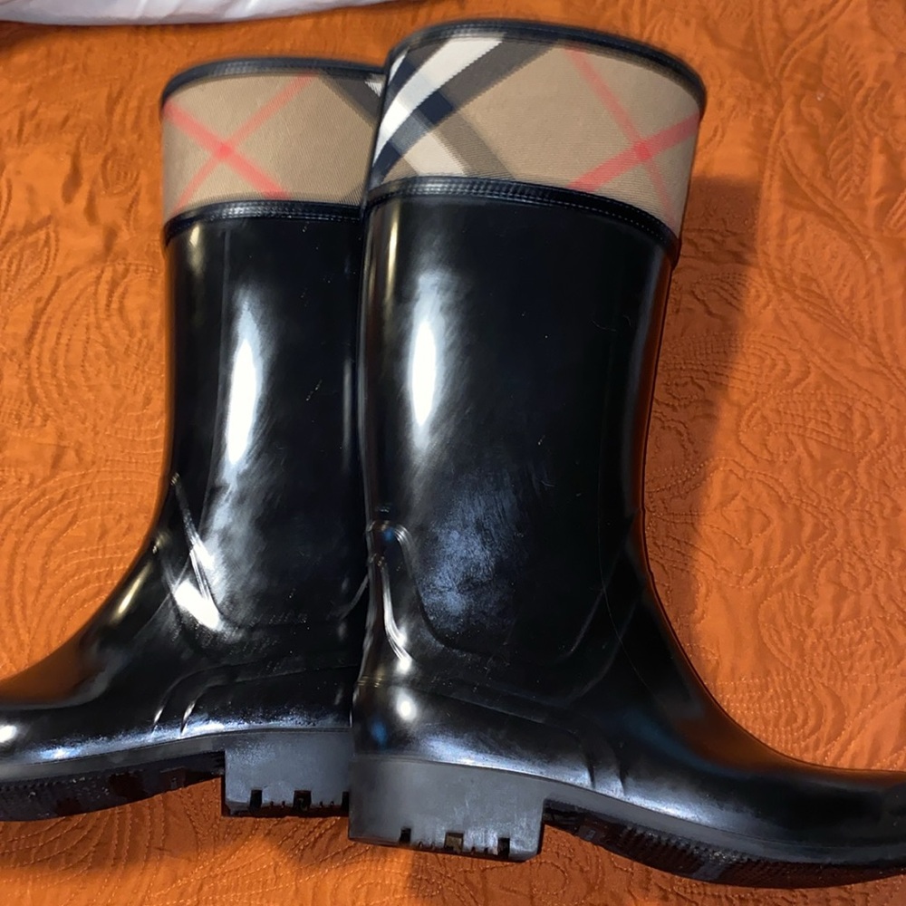 Burberry rain boots.sz 38 ❤️❤️❤️ - Picture 7 of 11
